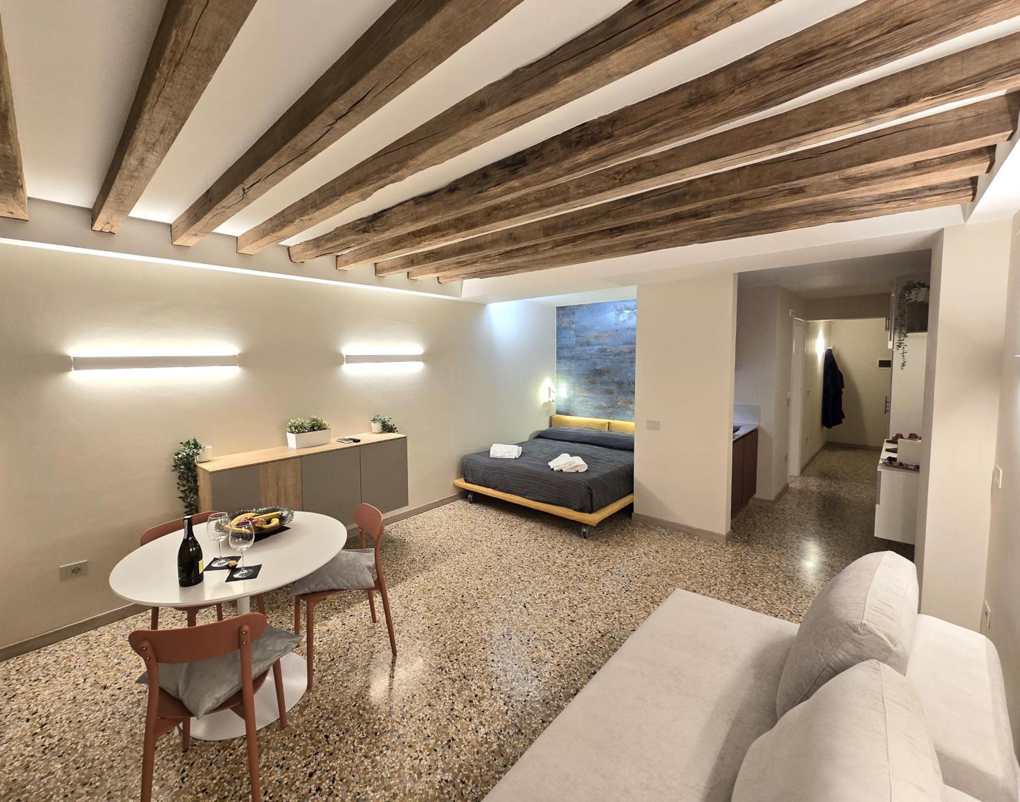 Cozy Studio With Canal View Βενετία Εξωτερικό φωτογραφία