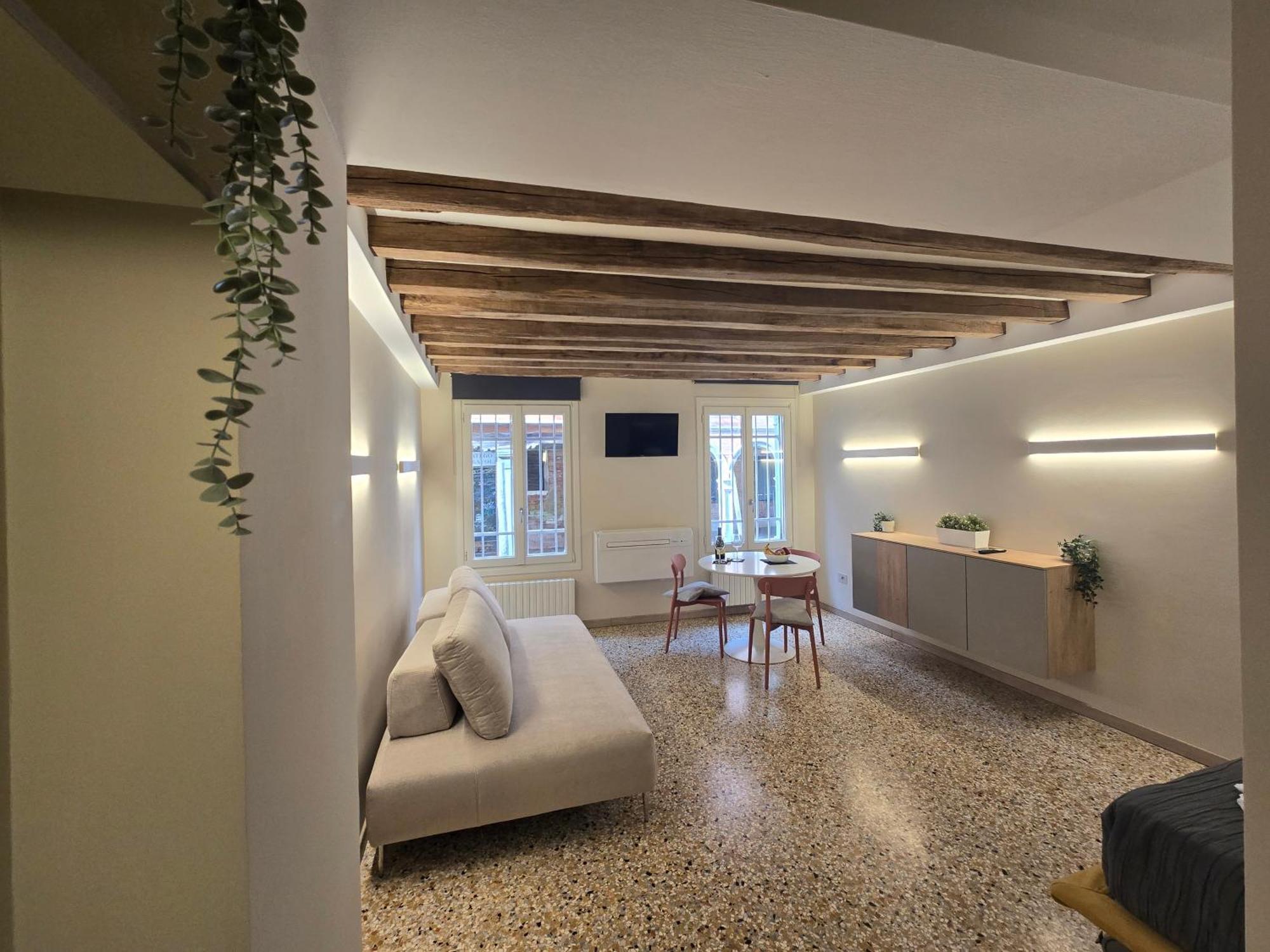 Cozy Studio With Canal View Βενετία Εξωτερικό φωτογραφία
