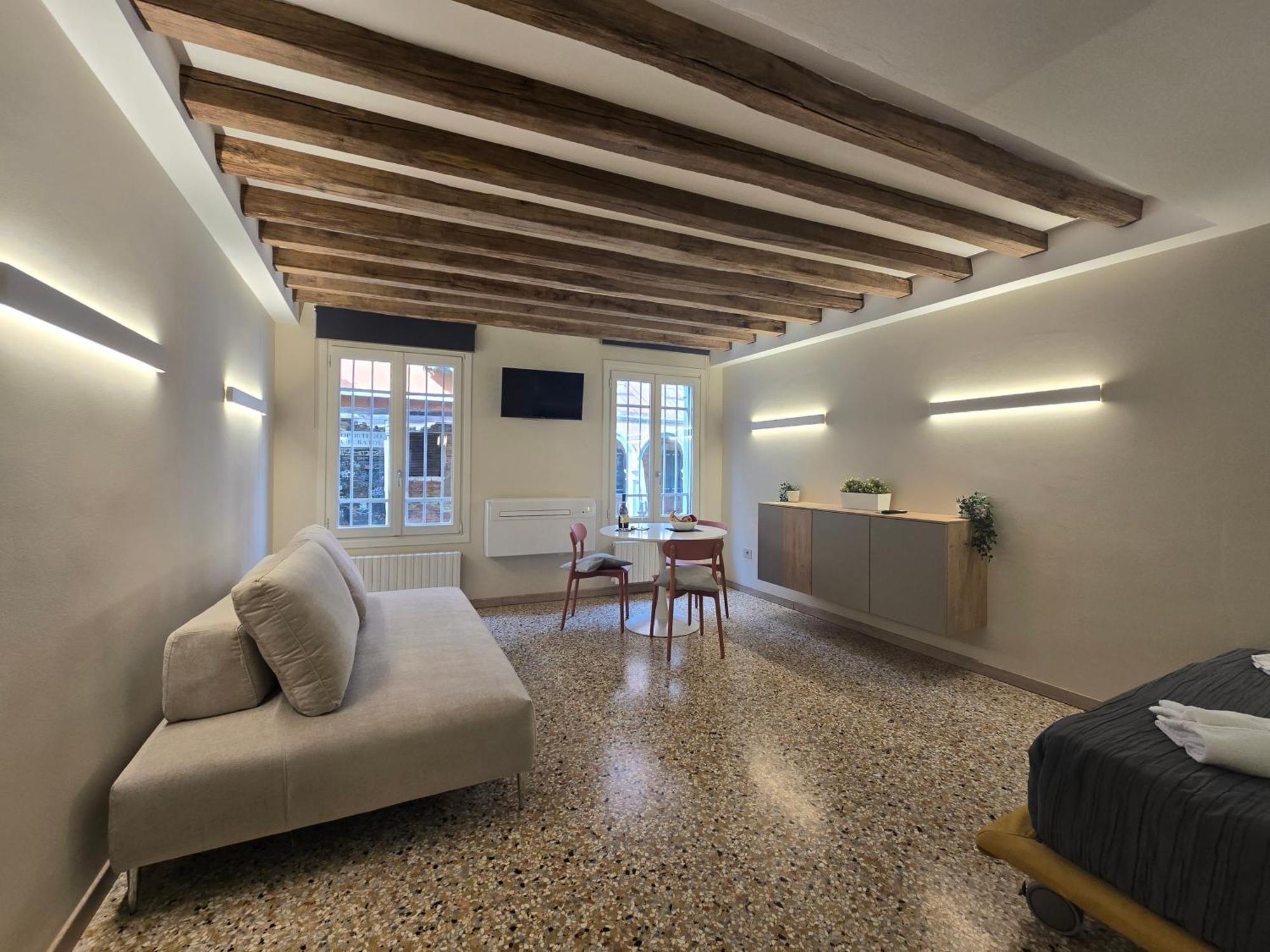 Cozy Studio With Canal View Βενετία Εξωτερικό φωτογραφία