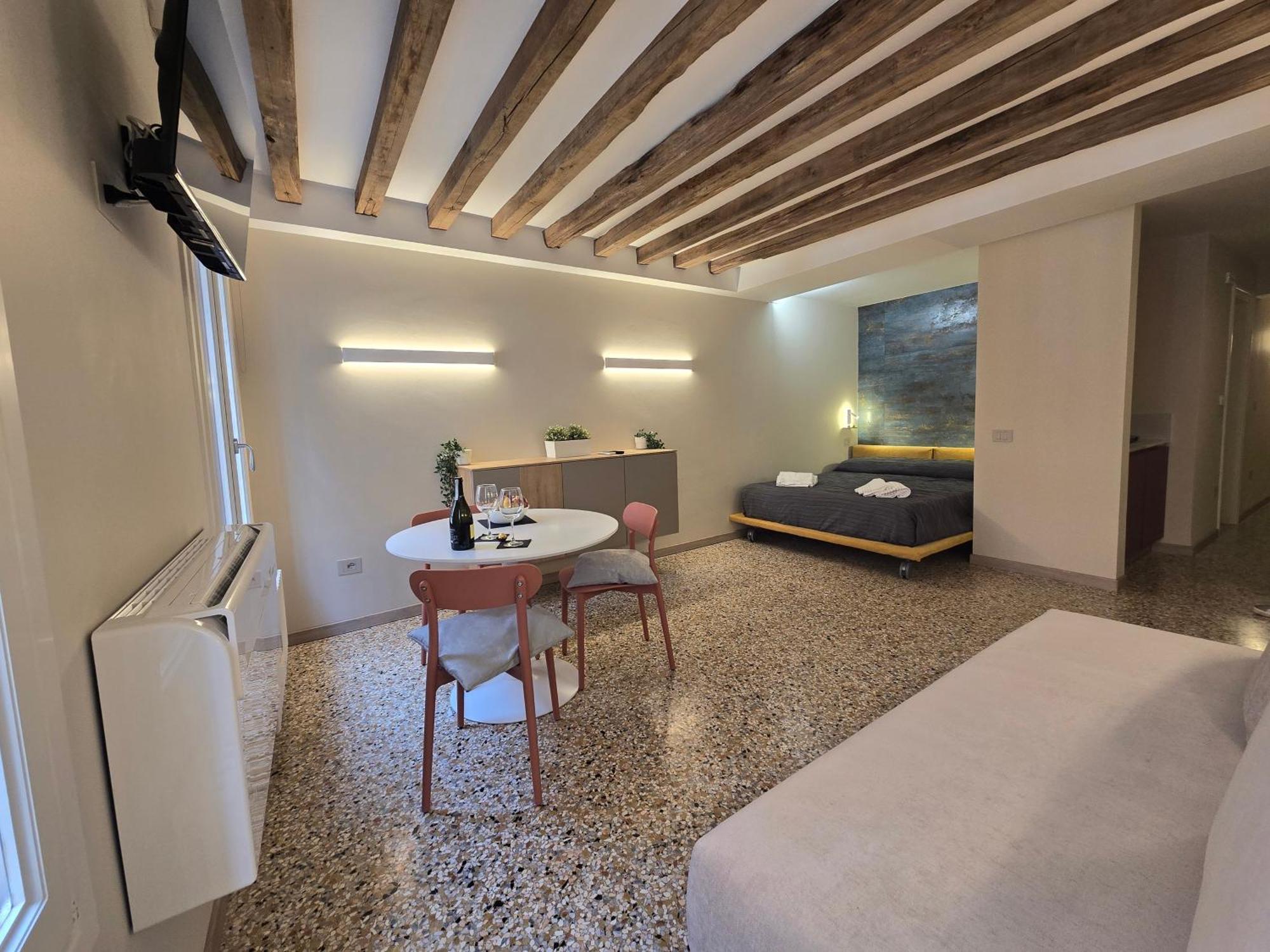 Cozy Studio With Canal View Βενετία Εξωτερικό φωτογραφία